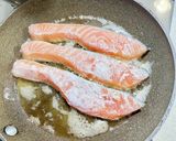 サーモンのムニエルきのこチーズクリーム作り方3写真