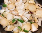 野菜とスパイシーチキンのチーズ目玉焼き作り方3写真