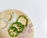 餃子の皮でできる！ハーフ&ハーフのピザ作り方1写真
