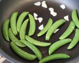 スナップエンドウのガリバタ醤油炒め作り方3写真