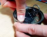 裏技？　ツナ缶の油きり作り方3写真