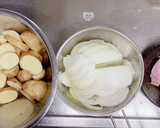 甘旨！新じゃがと新玉ねぎの白味噌汁♪作り方1写真
