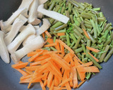 今が旬！わらびとえりんぎの炊き込みご飯♪作り方2写真