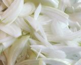 新玉ねぎとわかめのサラダ作り方1写真