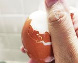 裏技バンザイ！つるんと剥こう茹で卵♪作り方5写真