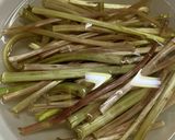 蕗のとう（茎）の炒め物作り方1写真