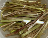 蕗のとう（茎）の炒め物作り方1写真