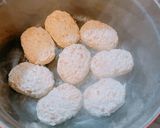 ひとつの鍋で♪煮込みハンバーグとチキン作り方1写真