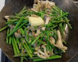 アスパラたもぎ茸のバター醤油炒め作り方4写真