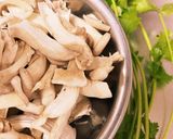 あわび茸のバルサミコマリネ　パクチーと作り方1写真