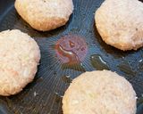 まぐろハンバーグ♡アンチョビソース添え作り方3写真