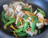 鶏とスナップエンドウのにんにく味噌炒め作り方7写真