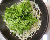豆苗ともやしの簡単炒め作り方3写真