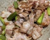 豚バラとニンニク茎のオイスターソース炒め作り方4写真