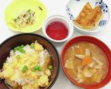 【病院】ふんわりかにかま丼【給食】作り方5写真