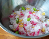 鮮やか！紅生姜と枝豆のおむすび作り方5写真