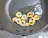 鶏もも肉と春キャベツのカラシ中華炒め作り方2写真