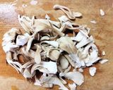 鶏ささみ団子と キャベツ きのこのスープ作り方2写真