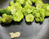 しらすとブロッコリーのオリーブオイル炒め作り方2写真