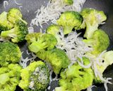 しらすとブロッコリーのオリーブオイル炒め作り方3写真