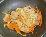 醤油であっさり・豚肉とレタスの焼きうどん作り方4写真