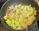醤油であっさり・豚肉とレタスの焼きうどん作り方5写真