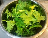 簡単苦美味い！セロリの葉っぱサラダ。作り方1写真