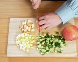 りんごとヨーグルトのコロコロ野菜サラダ作り方3写真