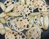 牛肉とごぼう蓮根ちくわの煮物♪作り方2写真