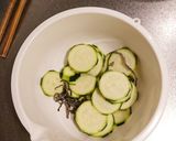 ズッキーニ塩昆布和え作り方2写真
