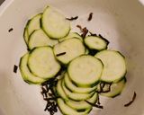 ズッキーニ塩昆布和え作り方3写真