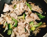 昆布出汁顆粒で、豚バラと野菜の炒め物作り方4写真