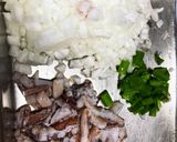 イカゲソと新玉ねぎの焼きメンチ作り方1写真