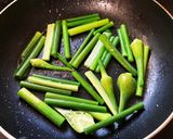 ニンニクの芽ともやしの塩胡椒炒め作り方4写真