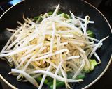 ニンニクの芽ともやしの塩胡椒炒め作り方5写真