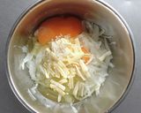 簡単副菜☆新たまねぎのチーズオムレツ。作り方3写真