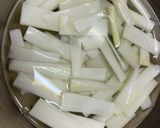 シャキシャキ食感が楽しいウドのサラダ作り方1写真
