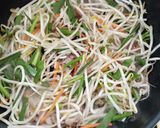 初心者さん向け！牛バラのニラもやし炒め！作り方3写真