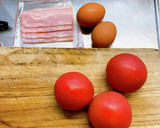 トマトと卵とベーコンのマヨ炒め作り方1写真