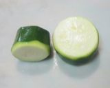 とろろ昆布とズッキーニのお吸い物作り方1写真