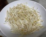 簡単!!激辛柿の種のオイル漬け乗せもやし作り方1写真
