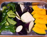 ＼旨いおかず／鶏もも肉と夏野菜の甘辛炒め作り方2写真
