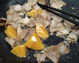 豚バラ、オレンジのパクチー炒め作り方5写真