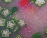 オクラとトマトの味噌汁〜(๑^^๑)作り方3写真