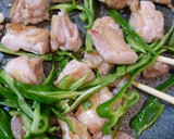 簡単！旨い！鶏もも肉ピーマンごまオイ炒め作り方3写真