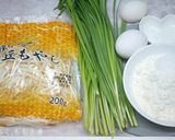 餃子を食べてる気分♪もやしとニラのチヂミ作り方1写真
