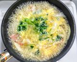 豆苗と玉ネギとベーコンと卵の味噌汁作り方5写真