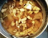 舞茸と契りレタスと根菜の麹味噌汁作り方3写真