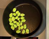 そら豆と冷凍エビとパプリカのオイマヨ炒め作り方2写真