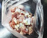 鶏もも肉とニンニクの茎のウマウマ炒め作り方1写真
